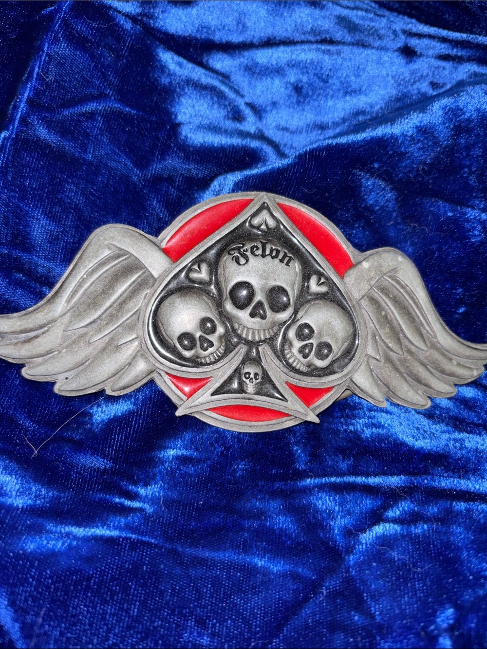 Winged Skull Spade Felon Belt Buckle - Silver and Red